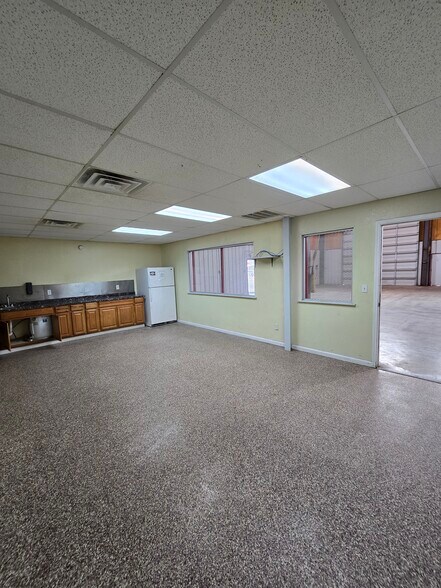 More Photos Of 3901 N Stowe Ave, Odessa Industrial For Lease