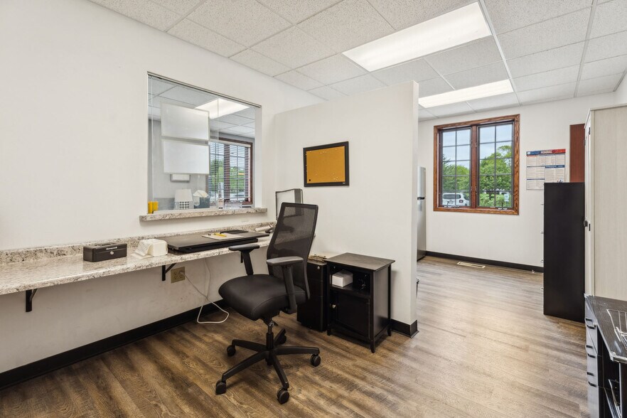 More Photos Of 952 S Park Ave, Fond Du Lac Medical For Sale