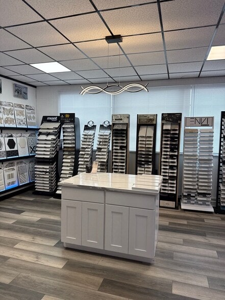 More Photos Of 1298 Conant St, Maumee Warehouse For Lease