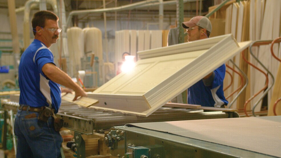 More Photos Of 2529 Merrell Rd, Dallas Light Distribution For Lease