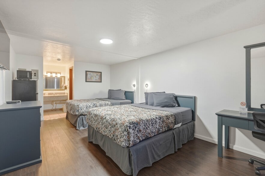 More Photos Of 311 E Main St, Vernal Hotel For Sale
