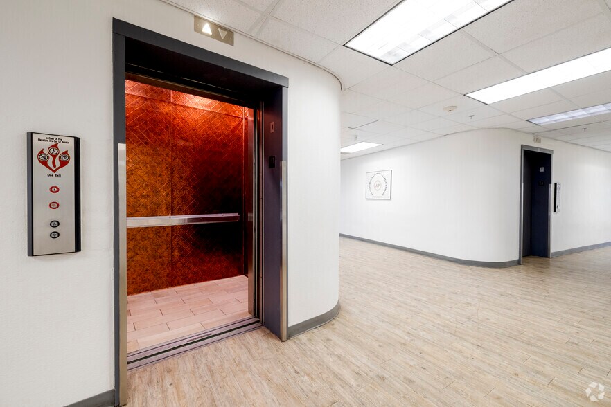 More Photos Of 5060 N 19th Ave, Phoenix Office Residential For Sale