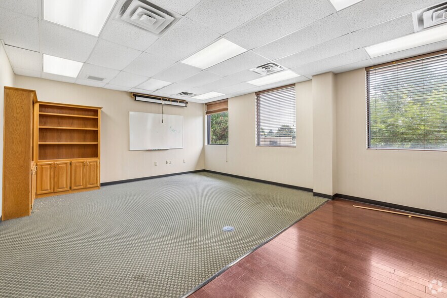More Photos Of 230 N Midwest Blvd, Oklahoma City Medical For Sale