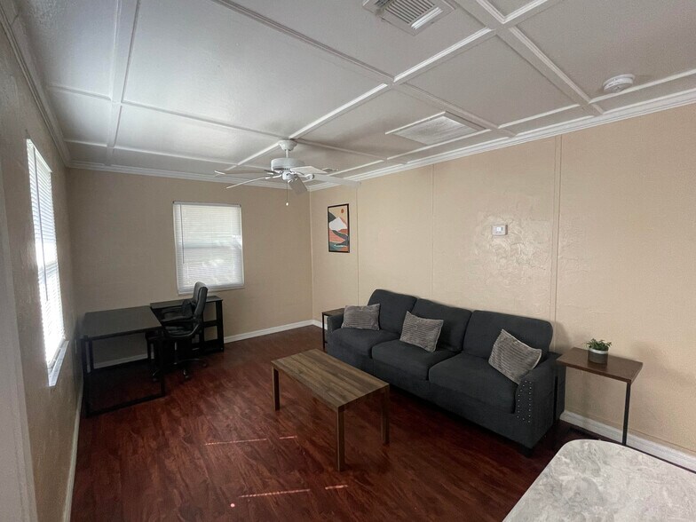 More Photos Of 1905 Oakley Ave, Fort Myers Apartments For Sale