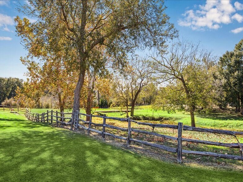 More Photos Of 16372 Highway 6, Navasota Specialty For Sale
