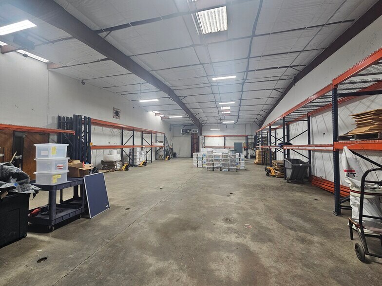 More Photos Of 1261 W Hurst Blvd, Hurst Warehouse For Lease