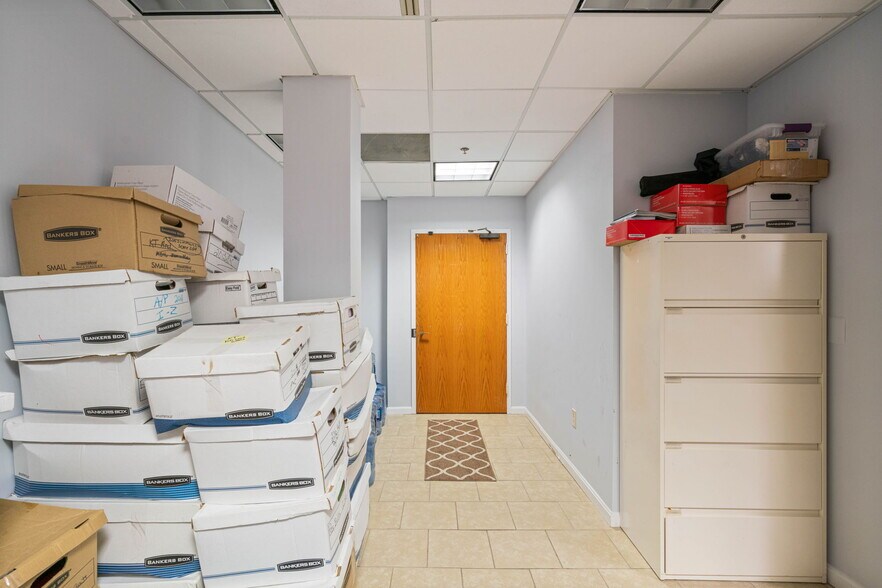 More Photos Of 5350 Shawnee Rd, Alexandria Medical For Sale
