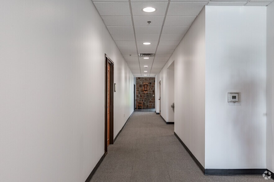 More Photos Of 1580 S Main St, Boerne Office For Lease