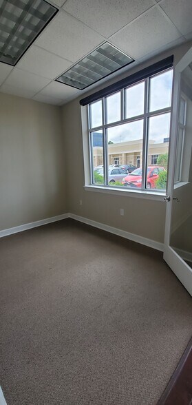 More Photos Of 16000 Park Ten Pl, Houston Medical For Sale