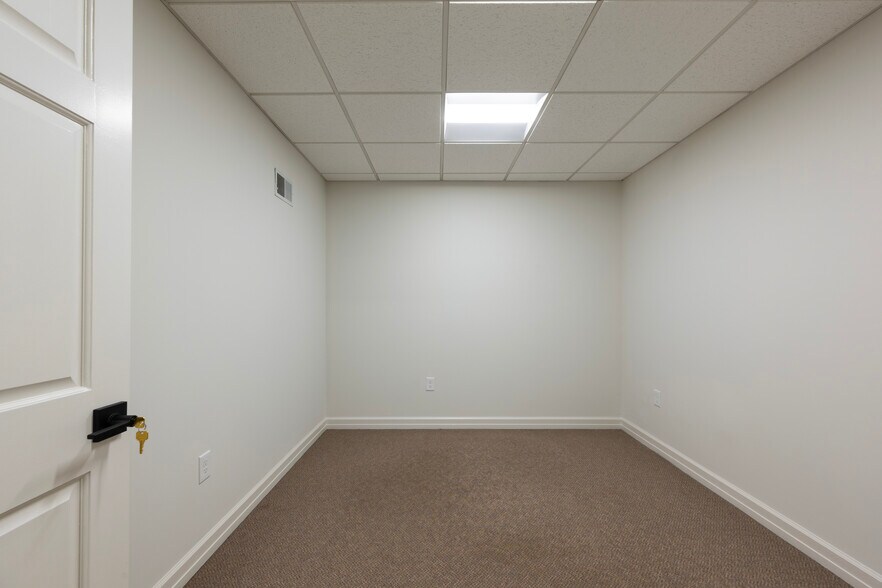 More Photos Of 814 Madison Ave, Covington Office Residential For Lease