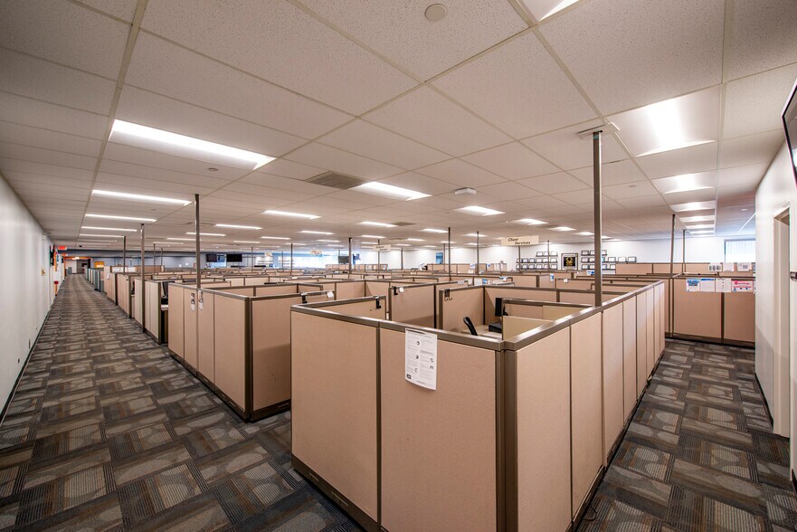 More Photos Of 5350-5360 Keystone Ct, Rolling Meadows Light Distribution For Lease