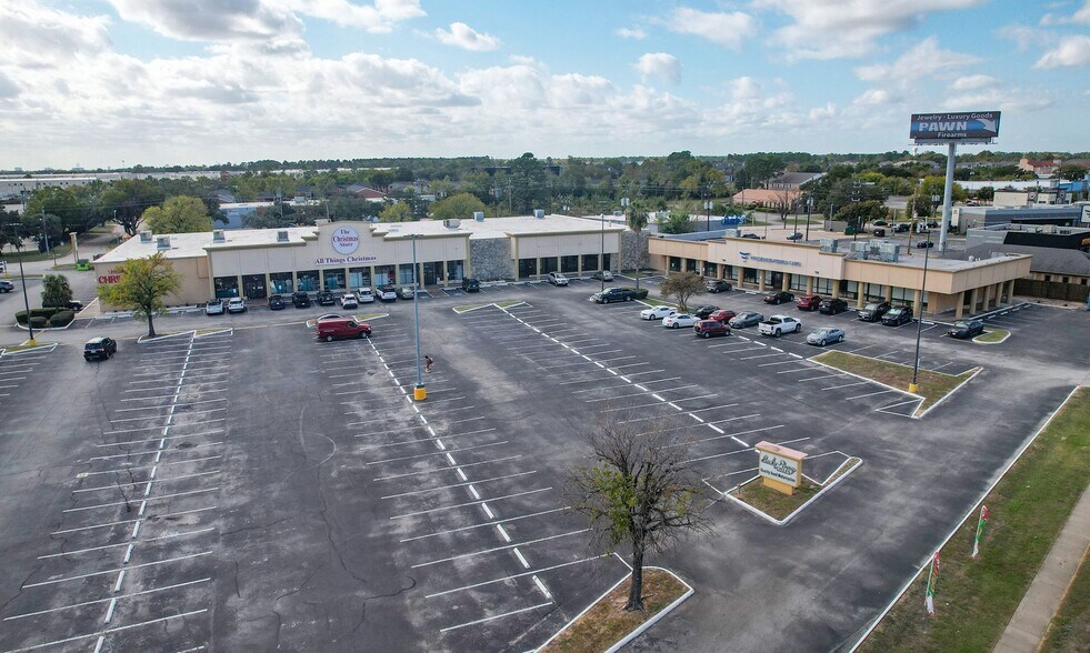 More Photos Of 211-265 W FM-1960, Houston Unknown For Lease