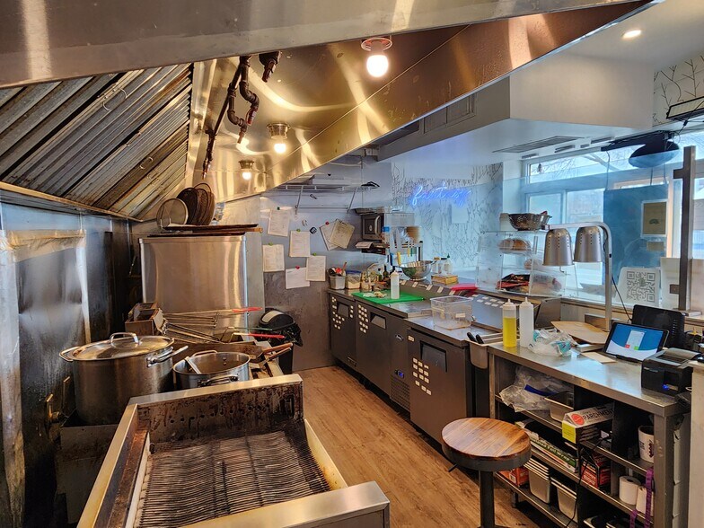 More Photos Of 195 Harbord St, Toronto Storefront Retail Residential For Sale