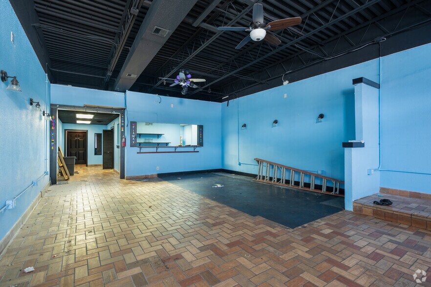 More Photos Of 12243-12305 Natural Bridge Rd, Bridgeton Unknown For Lease