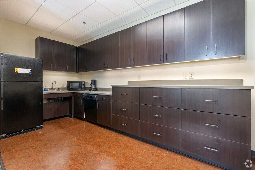 More Photos Of 1121 S Carroll Ave, Southlake Office For Sale