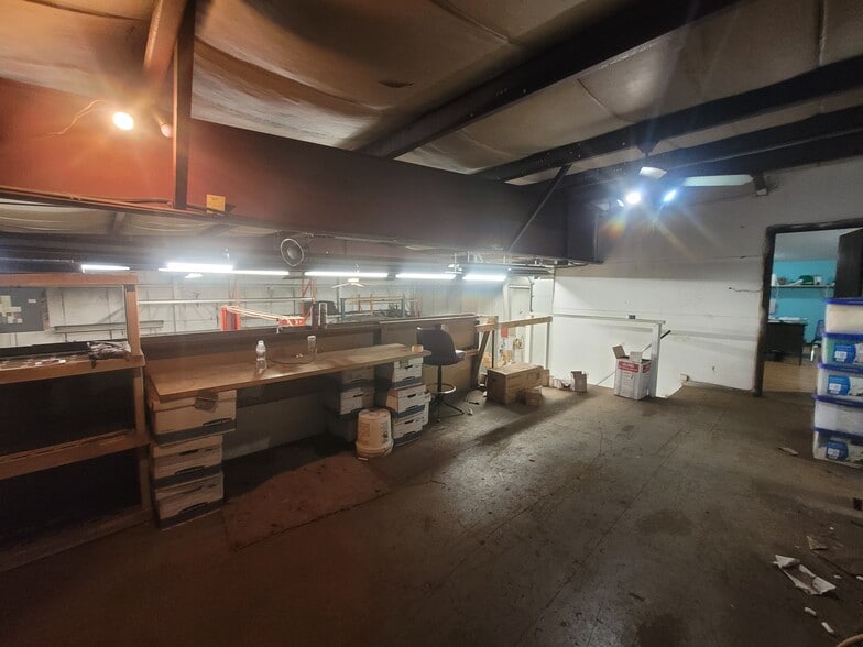 More Photos Of 9947 Express Dr, Highland Warehouse For Lease