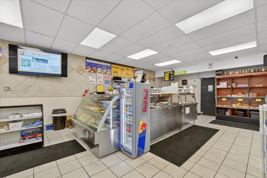 More Photos Of 4 Oscawana Lake Rd, Putnam Valley Supermarket For Sale