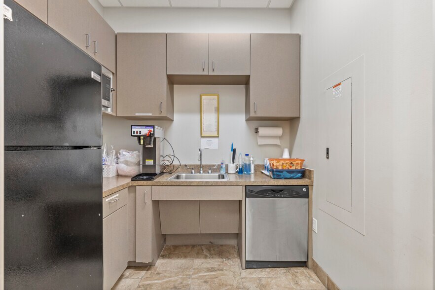 More Photos Of 2300 Greenhill Dr, Round Rock Office For Sale