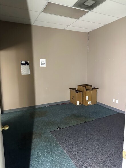 More Photos Of 821 NE 36th Terrace, Ocala Department Store For Lease