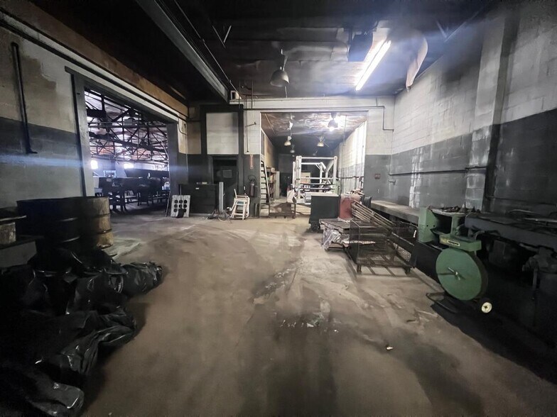 More Photos Of 1420 Adams Ave, Huntington Warehouse For Lease