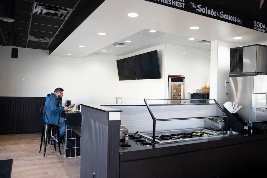 More Photos Of 11040 W IH-10, San Antonio Restaurant For Lease