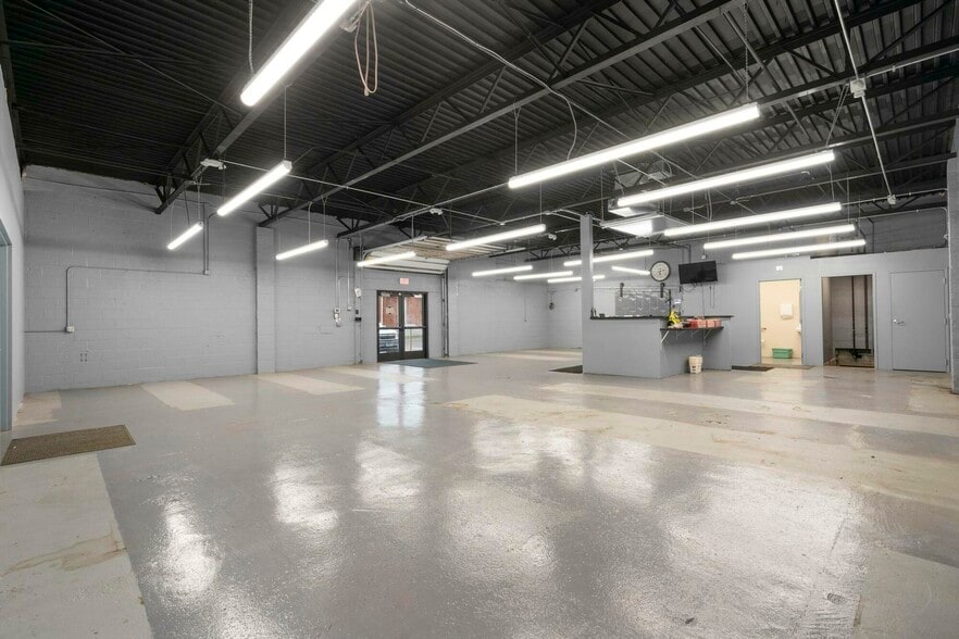 More Photos Of 1191 Main St, East Hartford Storefront Retail Office For Lease