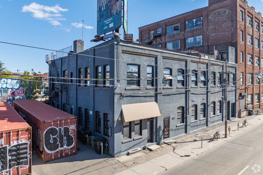 More Photos Of 2480 Dundas St W, Toronto Apartments For Sale