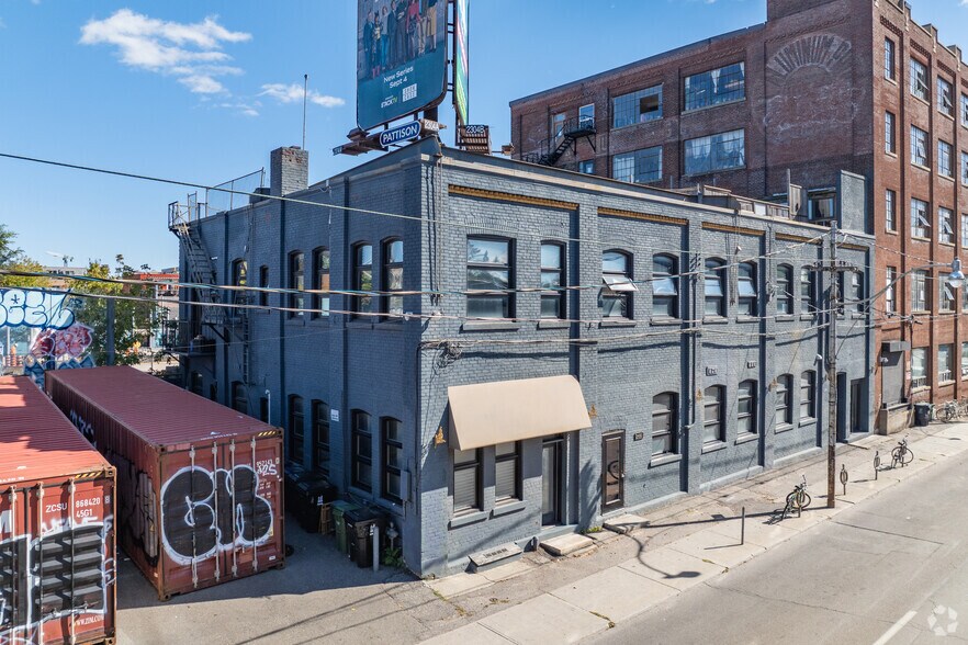 More Photos Of 2480 Dundas St W, Toronto Apartments For Sale