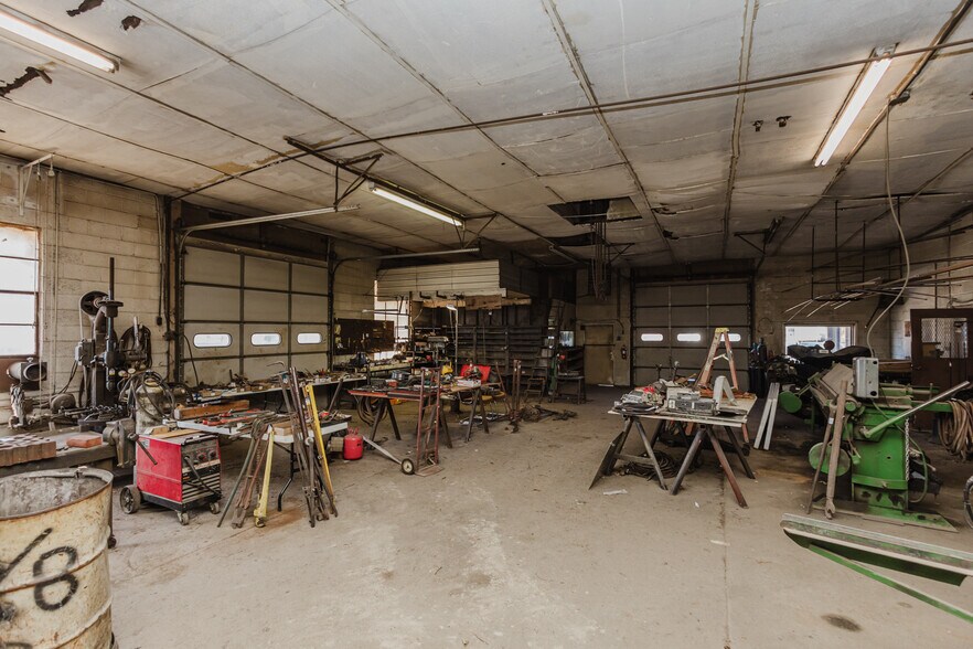 More Photos Of 410 N Commercial Ave, Sedgwick Storefront For Sale