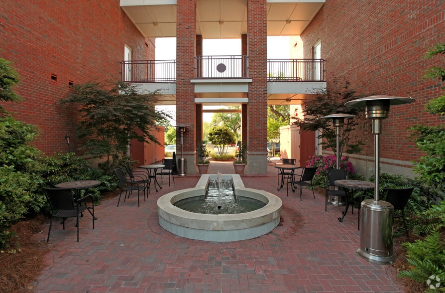 More Photos Of 245 Seven Farms Dr, Daniel Island Office For Lease