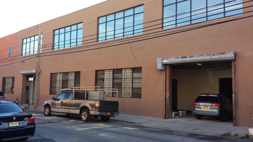 Primary Photo Of 3431 10th St, Long Island City Warehouse For Lease
