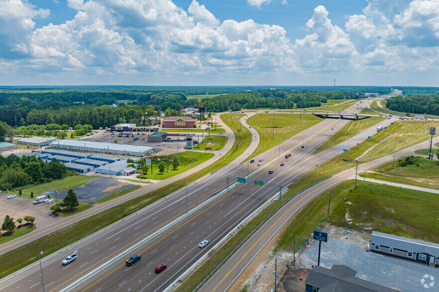 More Photos Of 5750 I 55 South, Byram Storefront For Sale