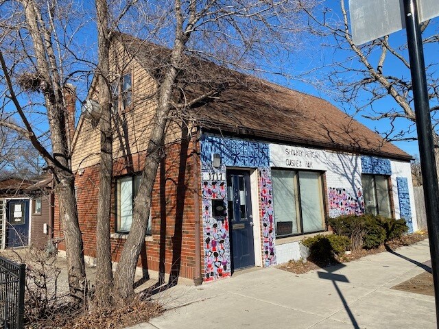 More Photos Of 1717 Howard St, Evanston General Retail For Sale