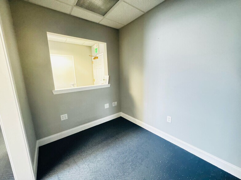 More Photos Of 42 E Main St, Freehold Medical For Lease