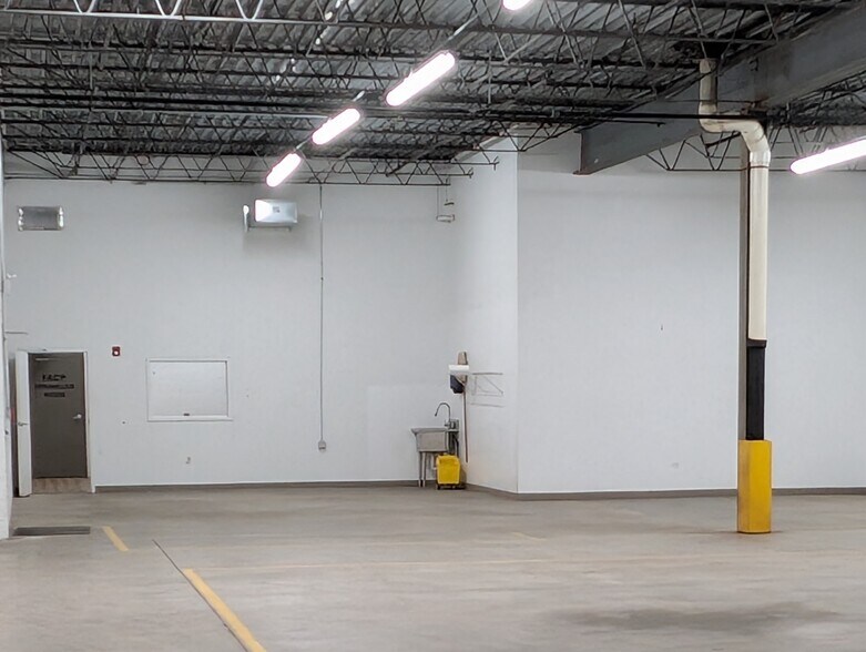 More Photos Of 1957 Quincy Ct, Glendale Heights Warehouse For Lease