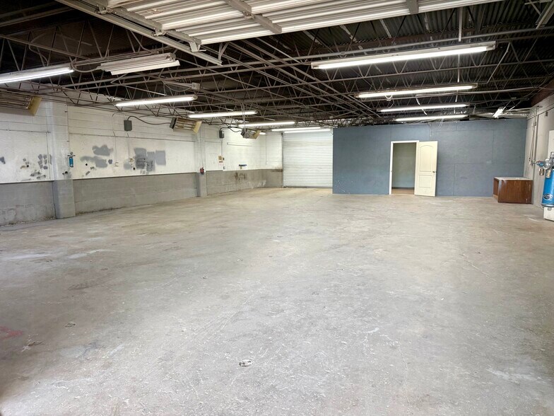 More Photos Of 5704 Kenwick St, San Antonio Service For Lease