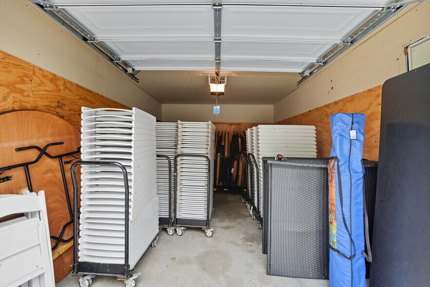 More Photos Of 924 S Main St, Broken Arrow Showroom For Sale