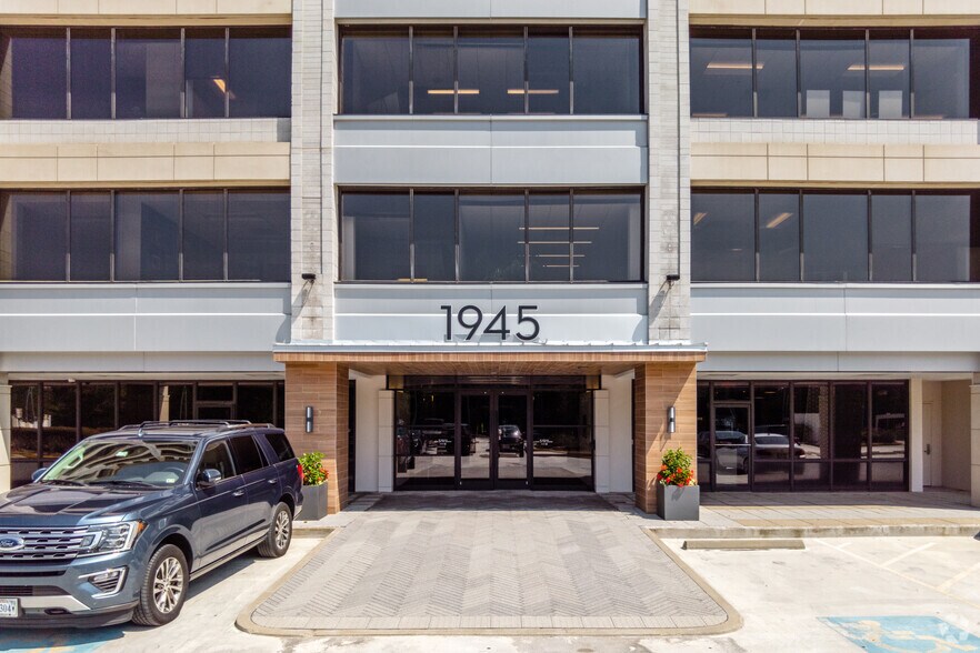 More Photos Of 1945 Old Gallows Rd, Vienna Medical For Lease