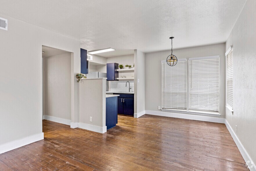More Photos Of 2211 S Vernon Ave, Dallas Apartments For Sale