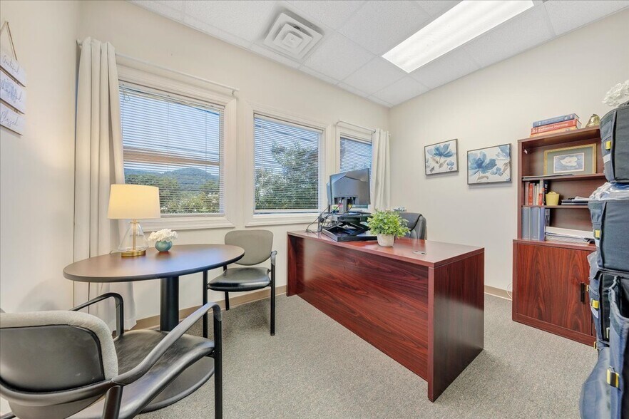 More Photos Of 2408 Electric Rd, Roanoke Medical For Lease