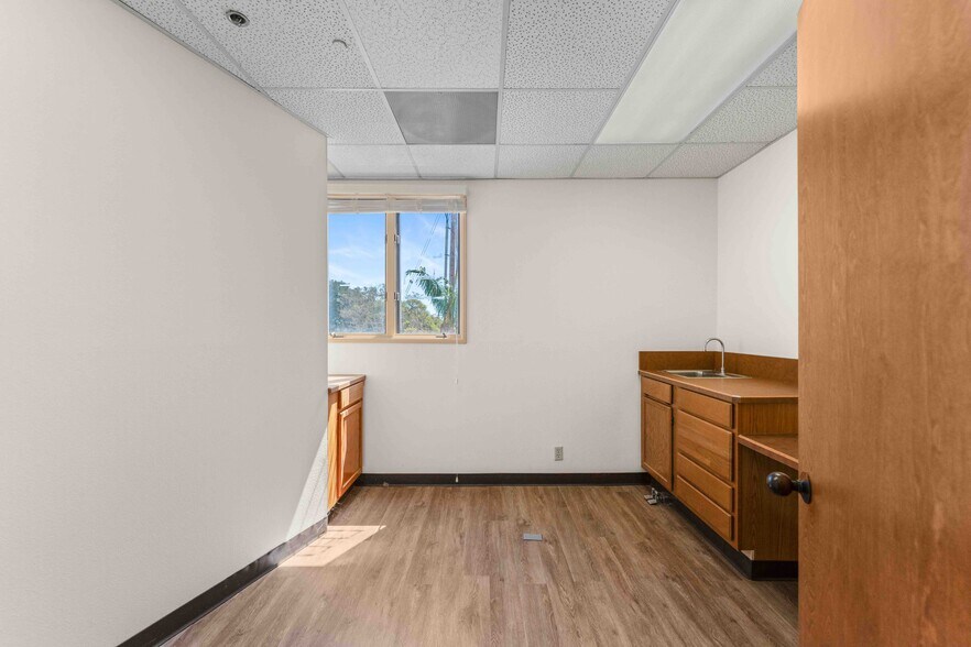 More Photos Of 504 W Pueblo St, Santa Barbara Medical For Sale