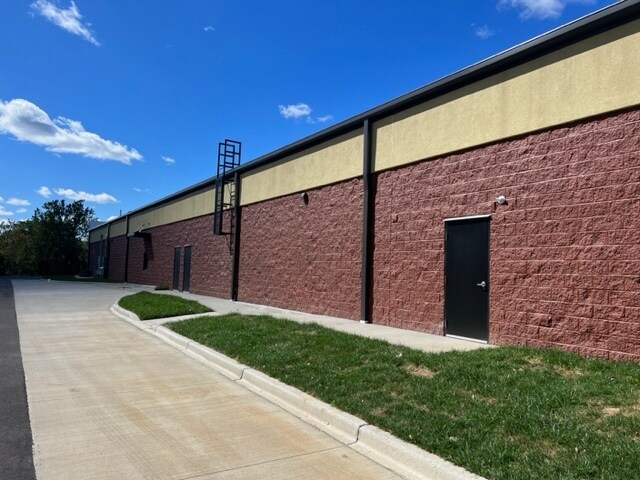 More Photos Of 6101 Fegenbush Ln, Louisville Convenience Store For Lease