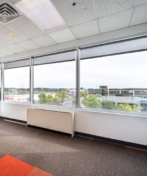 More Photos Of 9001 Boul De L'acadie, Montréal Office For Lease