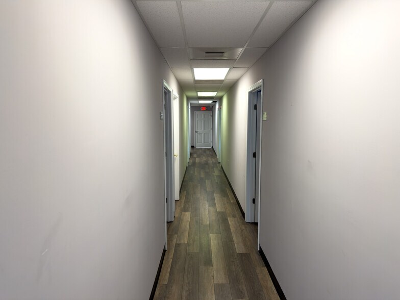 More Photos Of 634 Main St, Forest Park Flex For Sale