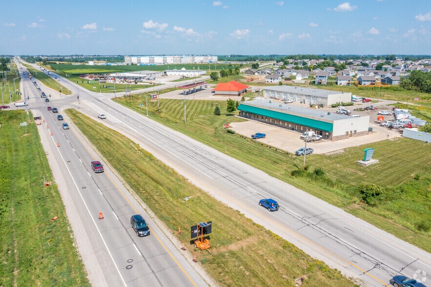 More Photos Of 3401 Henry St SW, Bondurant Flex For Lease