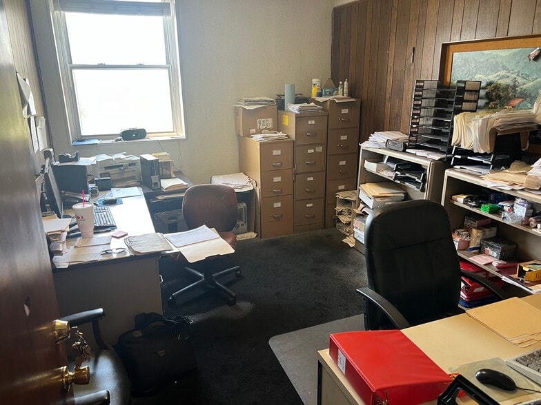 More Photos Of 400 S Gray St, Albany Manufacturing For Sale