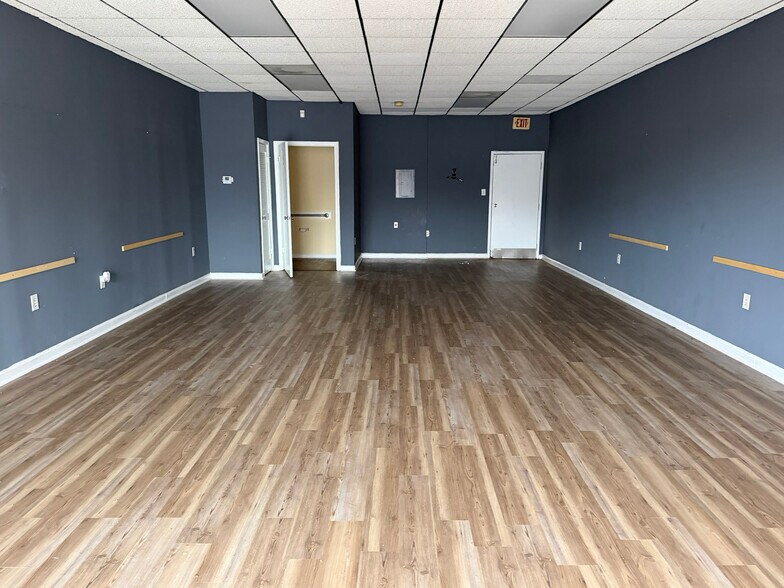 More Photos Of 3706 Mercer University Dr, Macon-Bibb General Retail For Lease