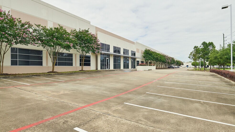 Primary Photo Of 10305 Round Up Ln, Houston Warehouse For Lease