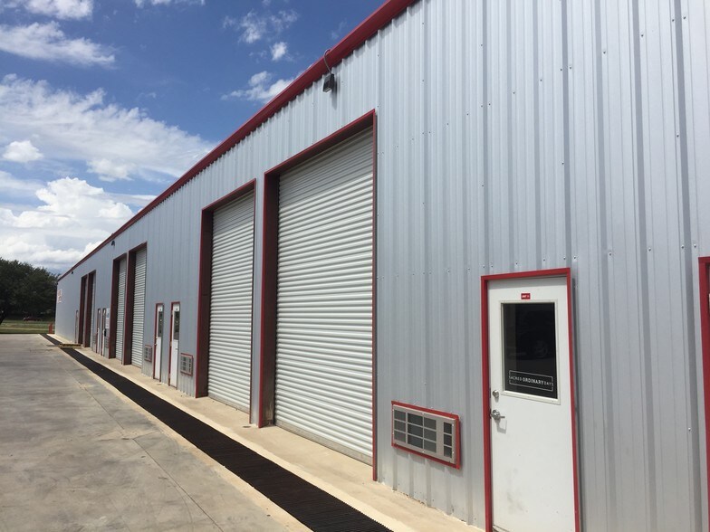 More Photos Of 5900 Franklin Ave, Waco Manufacturing For Lease