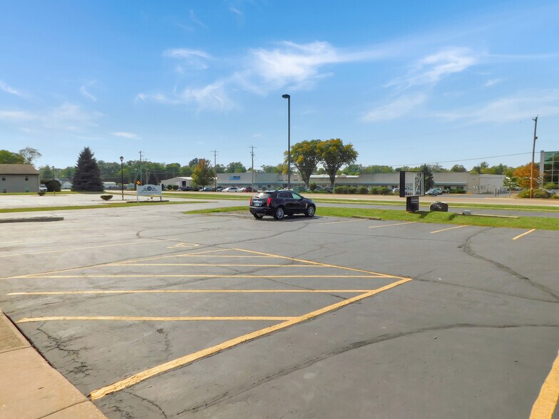 More Photos Of 769 N Blackhawk Blvd, Rockton Office For Lease